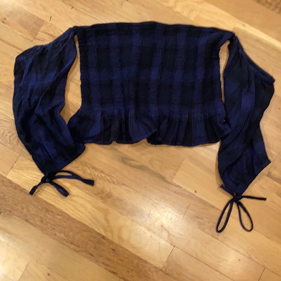 American Eagle Outfitters Tops - AEO Cropped Off the shoulder top